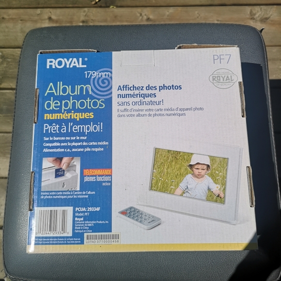 Royal 7" Digital Picture Album, Plug & Play, Most Media Cards, Remote & Manual - Picture 10 of 10
